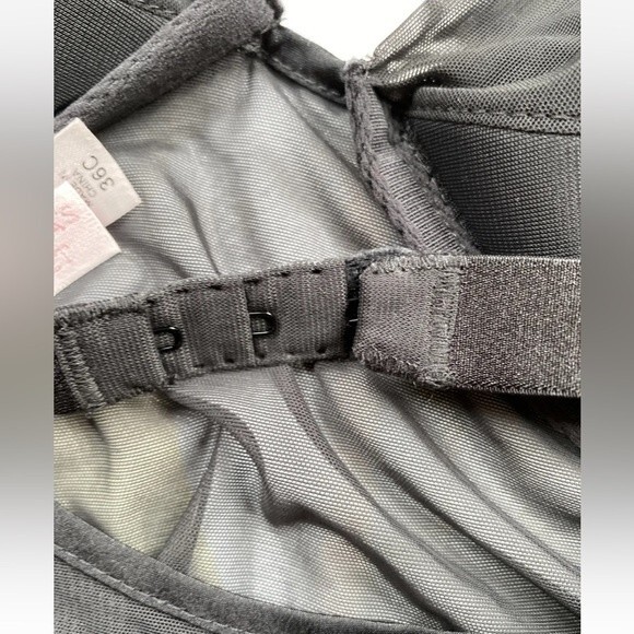 Victoria's Secret Black Mesh Underwire babydoll 36C Rose Embroidered VTG New - Picture 9 of 12